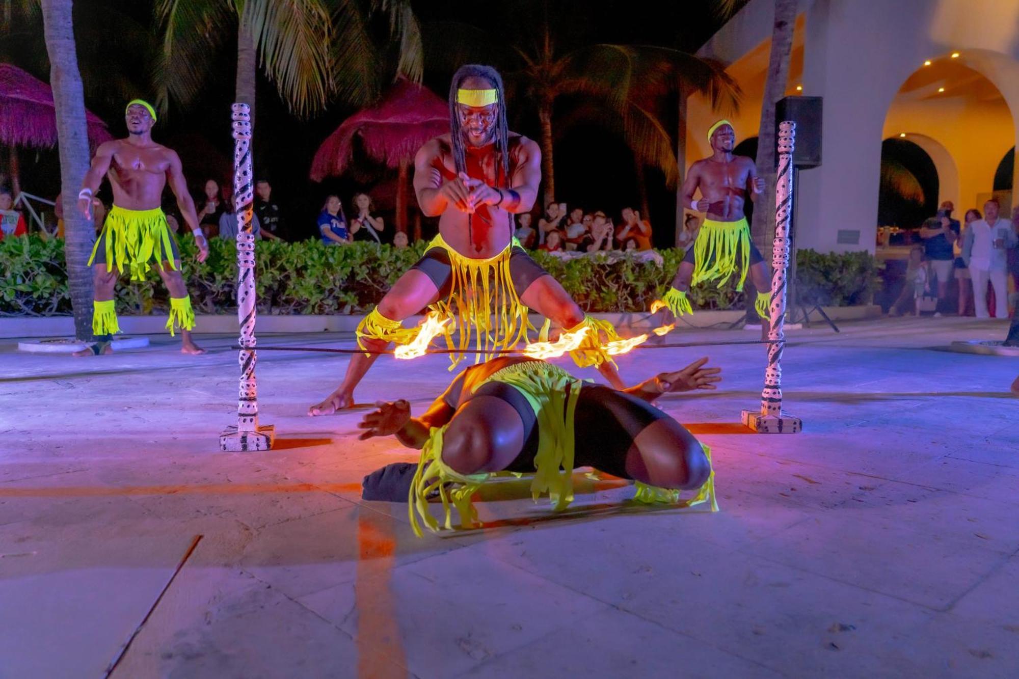 Grand Oasis Palm Hotel Cancun Exterior photo Luau dancers in Cancun, Mexico